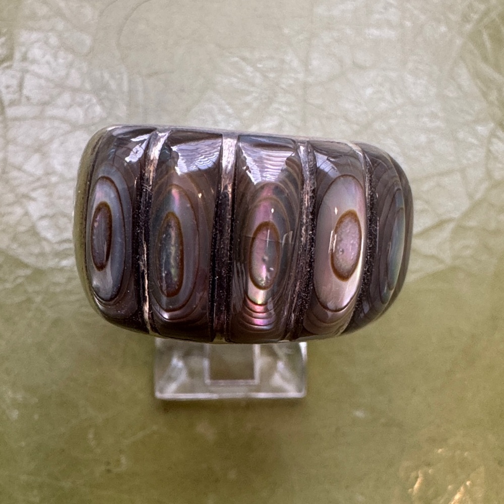 Elegant Shell Inlay sterling silver ring size 7. NWT Never worn. Wide band